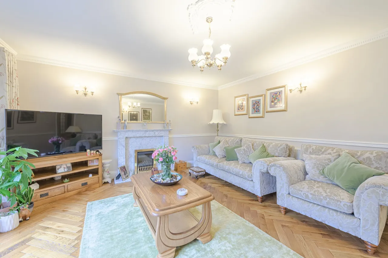 Rowthorn Close, Streetly, photo 9