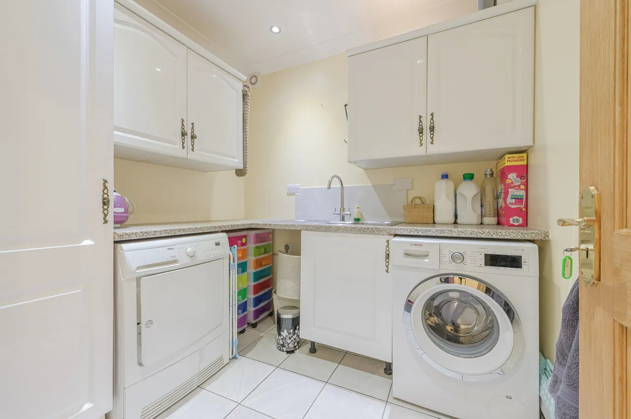 Rowthorn Close, Streetly, photo 6
