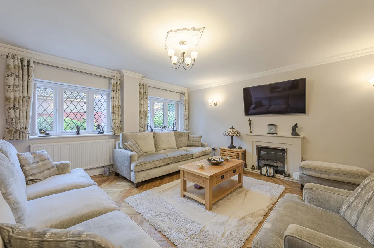 Rowthorn Close, Streetly, photo 10