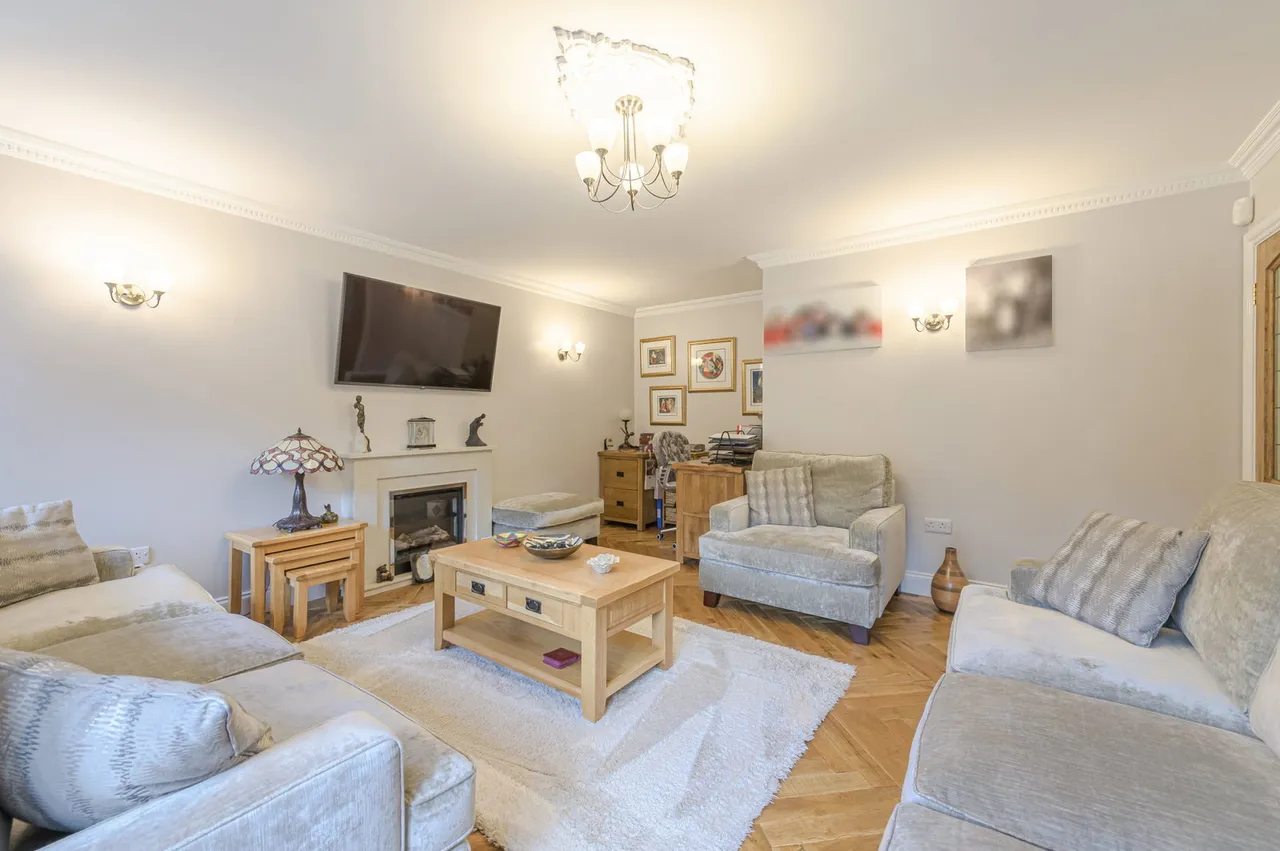 Rowthorn Close, Streetly, photo 12