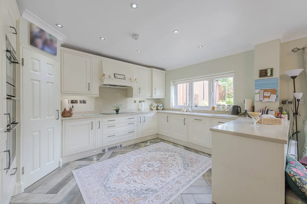 Rowthorn Close, Streetly, photo 2