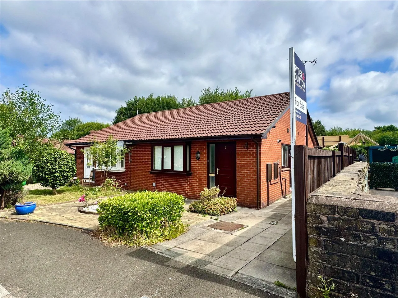 2 bed property for sale, Kathan Close, Newbold, OL16
