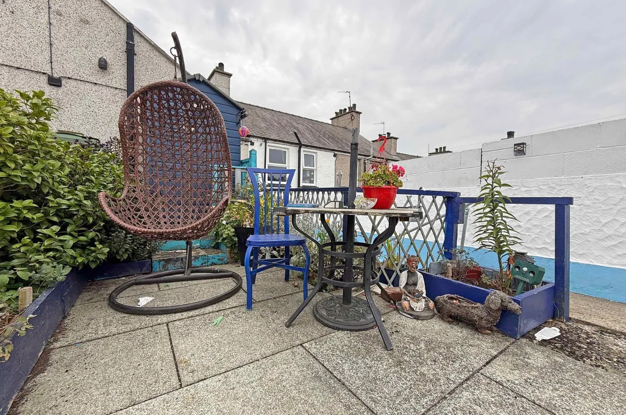 Bethesda Street, Amlwch, photo 11