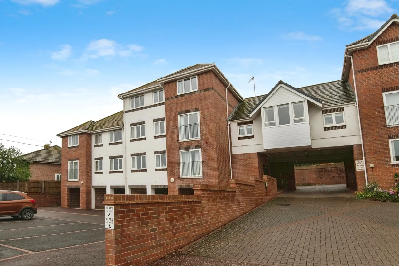 2 bed flat for sale — Anning Road, Lyme Regis