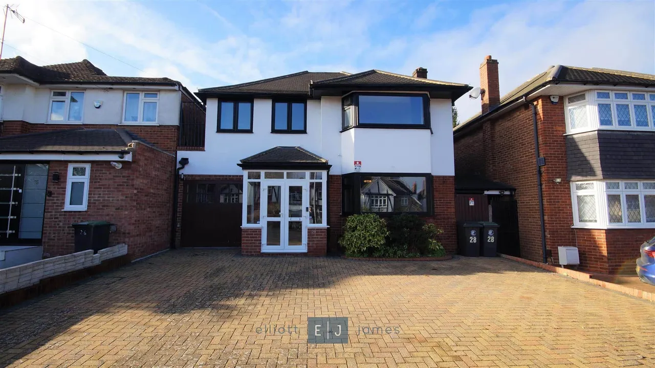 4 bed house for sale, Lechmere Avenue, Chigwell, IG7