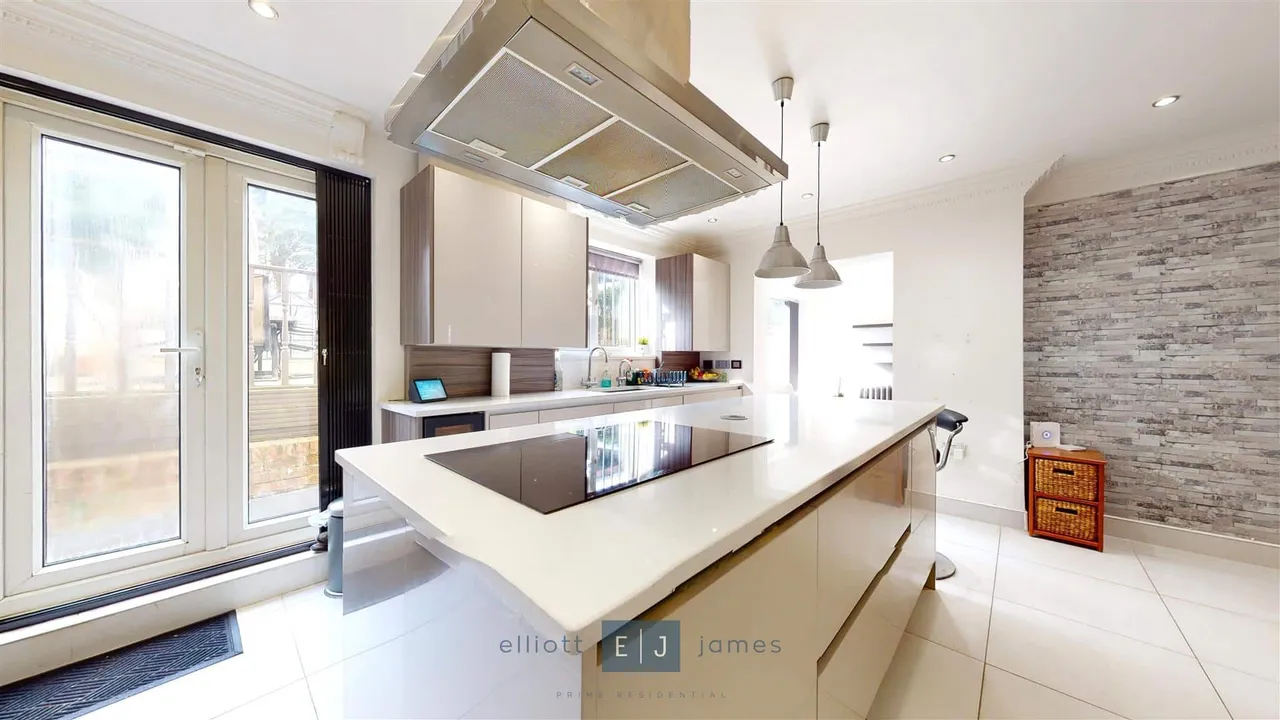 Lechmere Avenue, Chigwell, IG7, photo 8