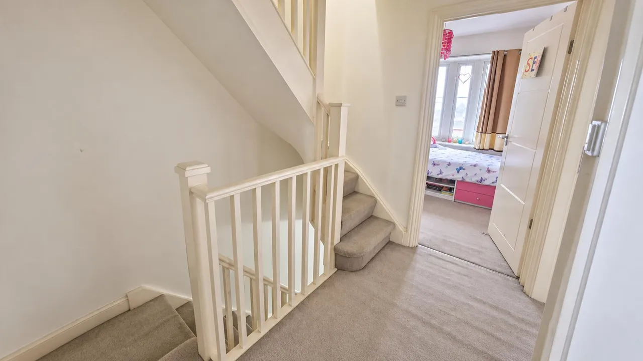 Ashburton Avenue, Seven Kings, IG3, photo 13