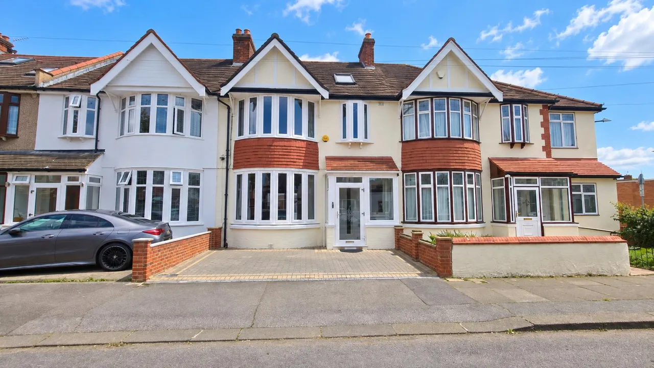 Ashburton Avenue, Seven Kings, IG3, photo 25