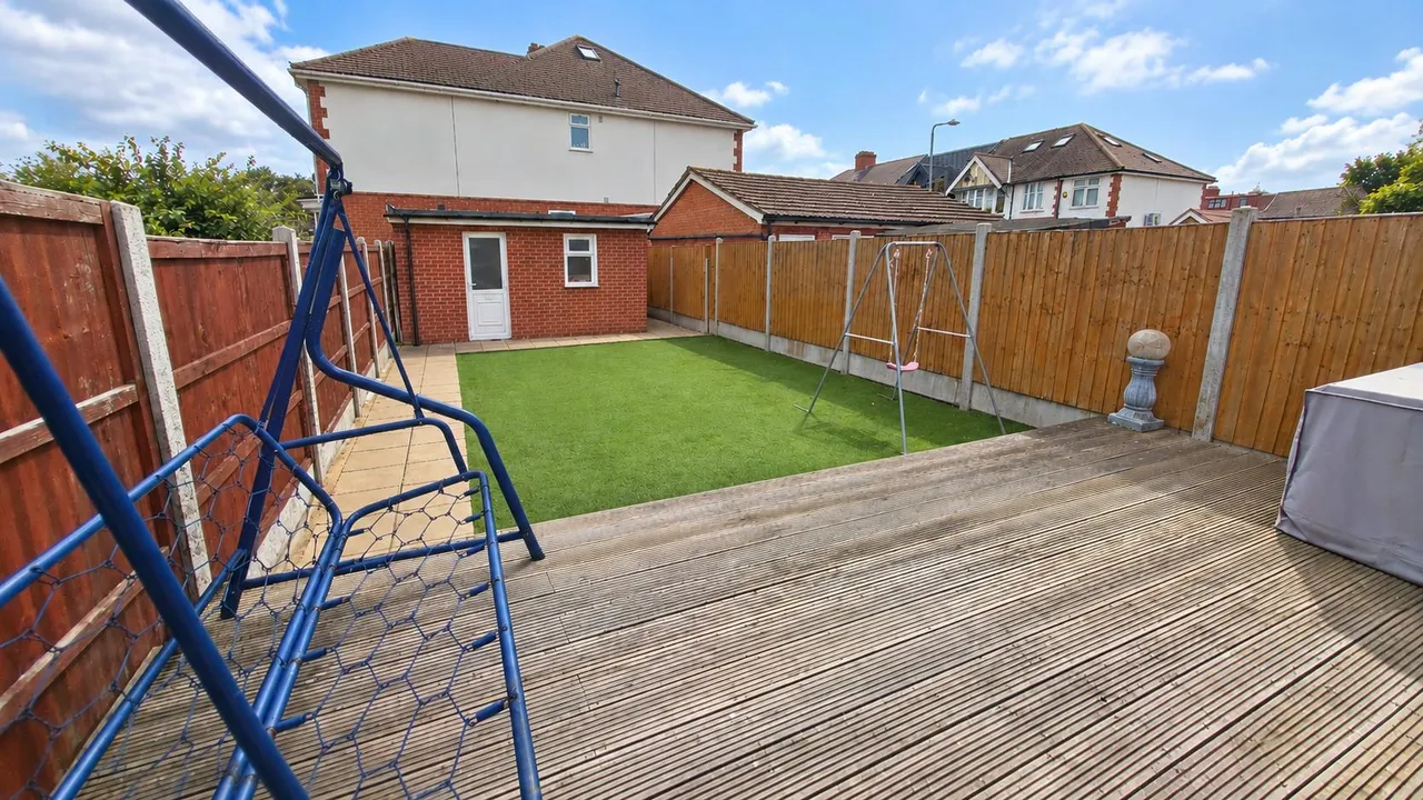 Ashburton Avenue, Seven Kings, IG3, photo 20