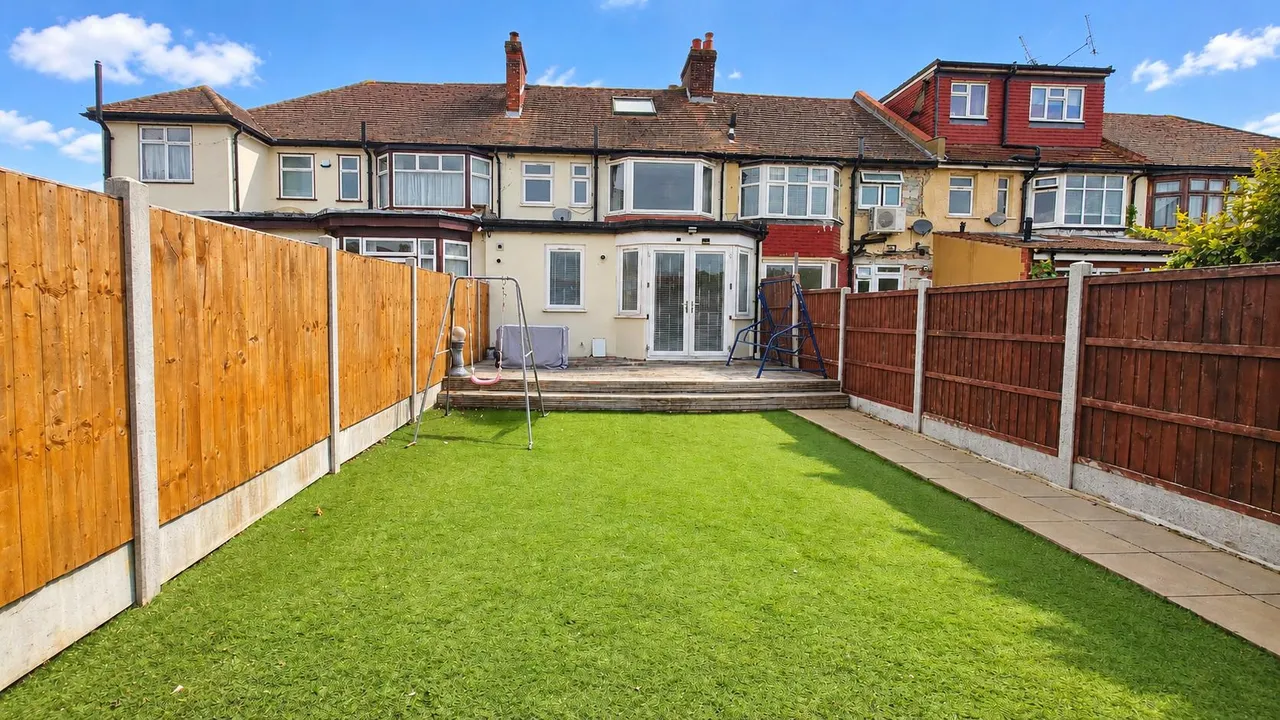 Ashburton Avenue, Seven Kings, IG3, photo 4