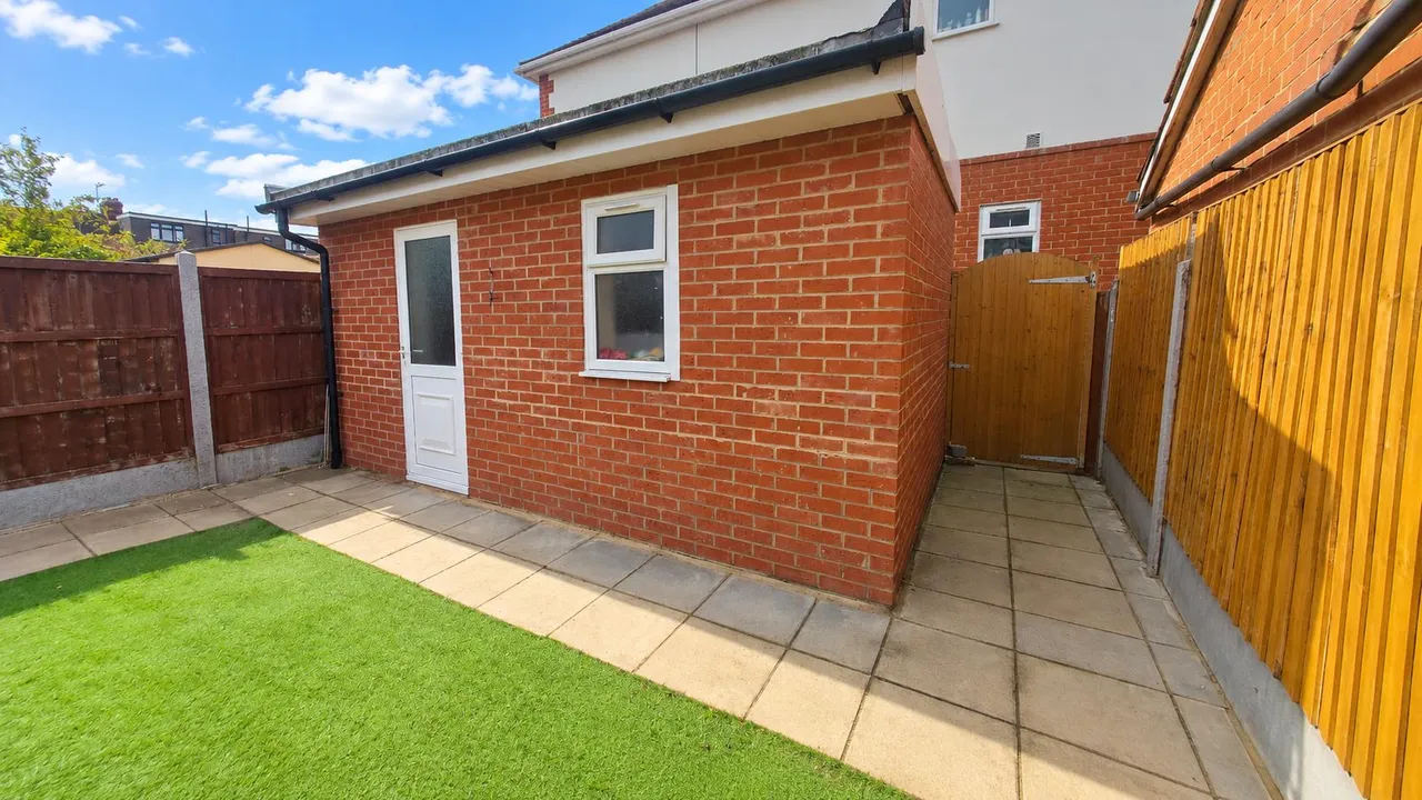 Ashburton Avenue, Seven Kings, IG3, photo 22