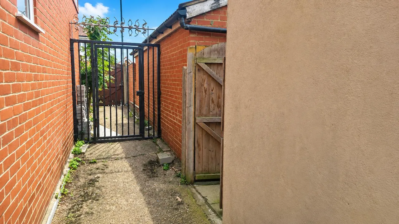 Ashburton Avenue, Seven Kings, IG3, photo 24