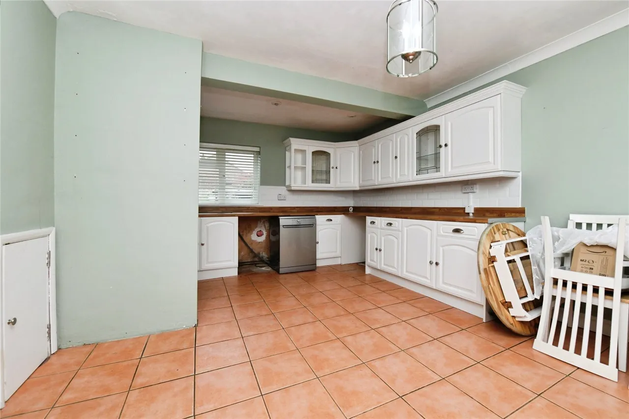 Sandringham Road, Pilgrims Hatch, Brentwood, Essex, CM15, photo 4