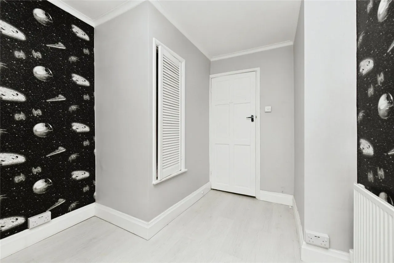 Sandringham Road, Pilgrims Hatch, Brentwood, Essex, CM15, photo 9