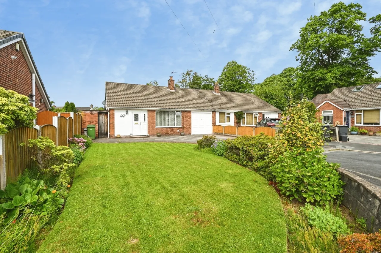 Burnham Close, Penketh, Warrington, Cheshire, WA5, photo 2