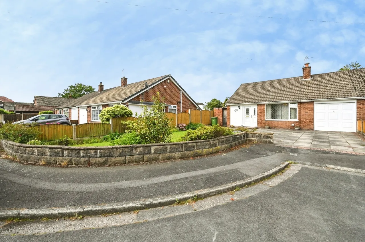 Burnham Close, Penketh, Warrington, Cheshire, WA5, photo 3