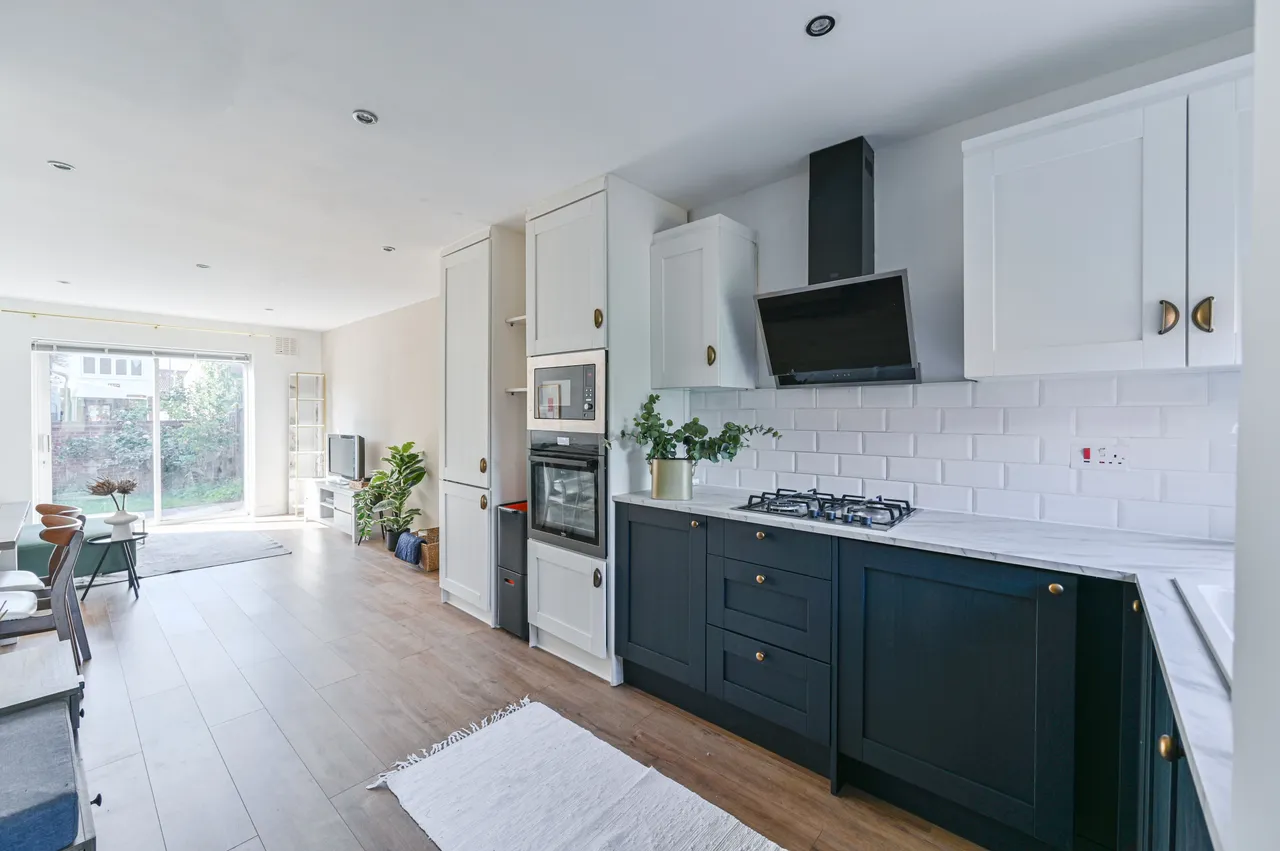 13 Abbey Drive, London, photo 12