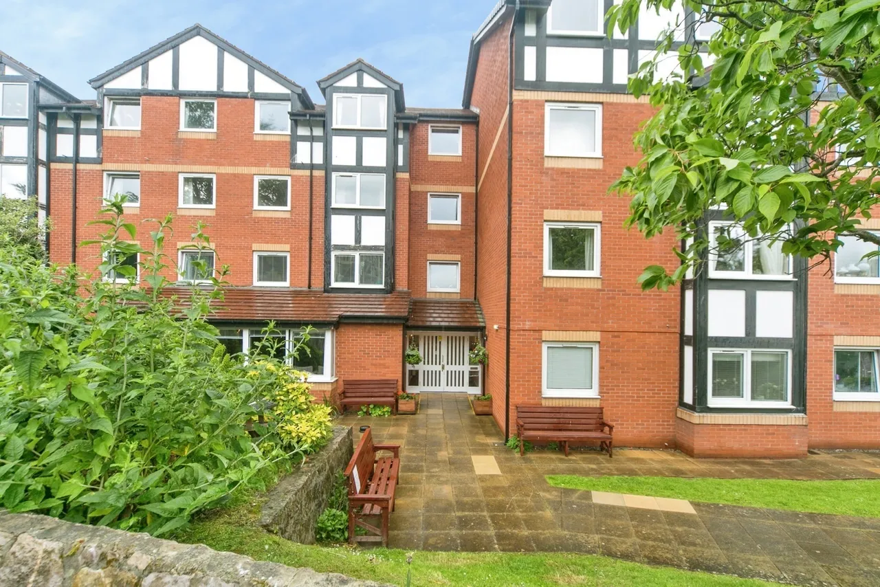 1 bed flat for sale, Conway Road, Colwyn Bay, LL29