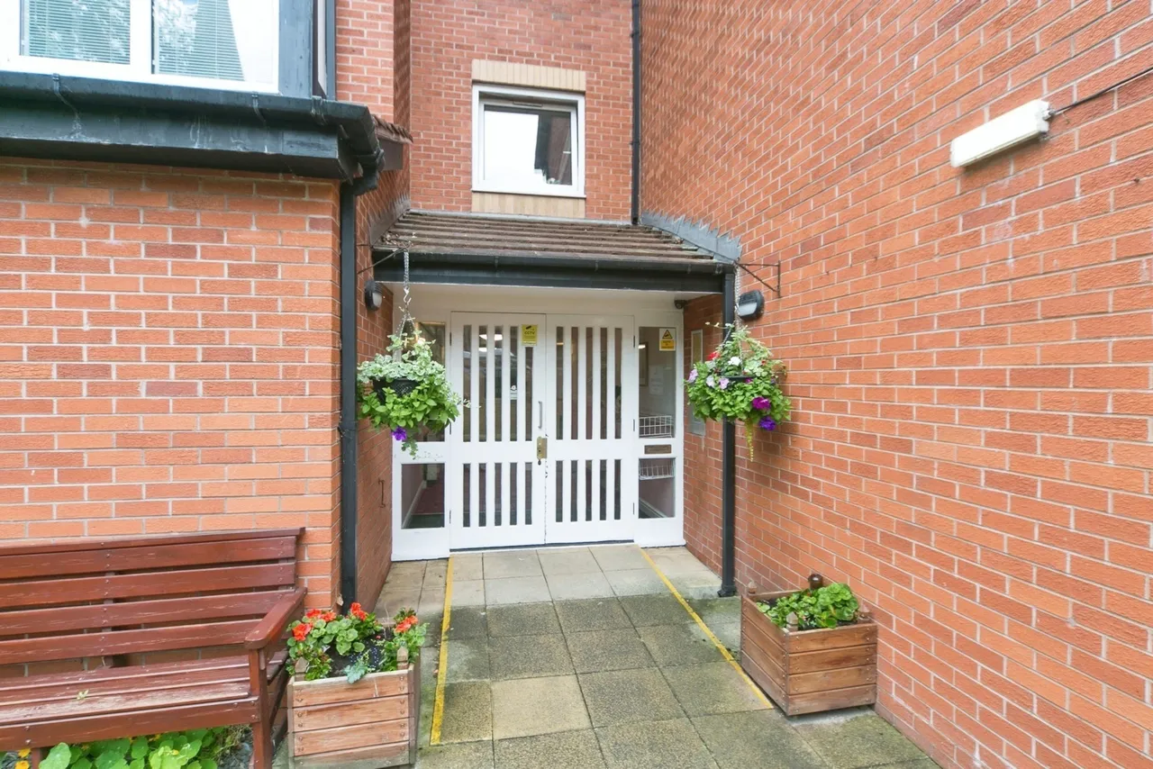 Conway Road, Colwyn Bay, LL29, photo 3