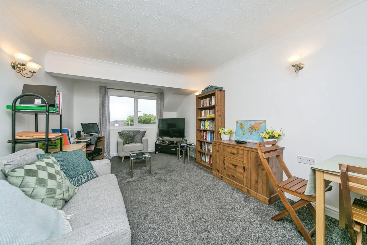 Conway Road, Colwyn Bay, LL29, photo 2