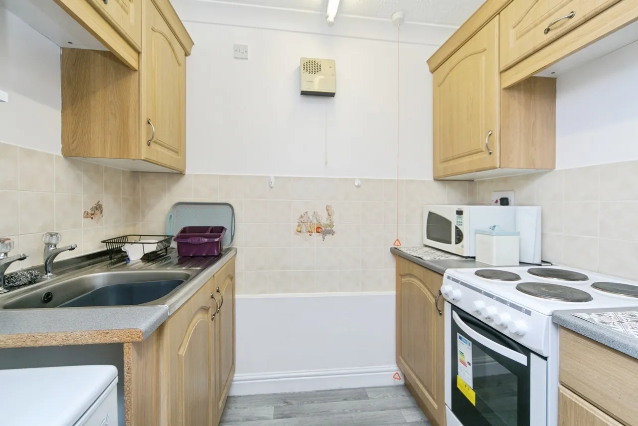 Conway Road, Colwyn Bay, LL29, photo 4