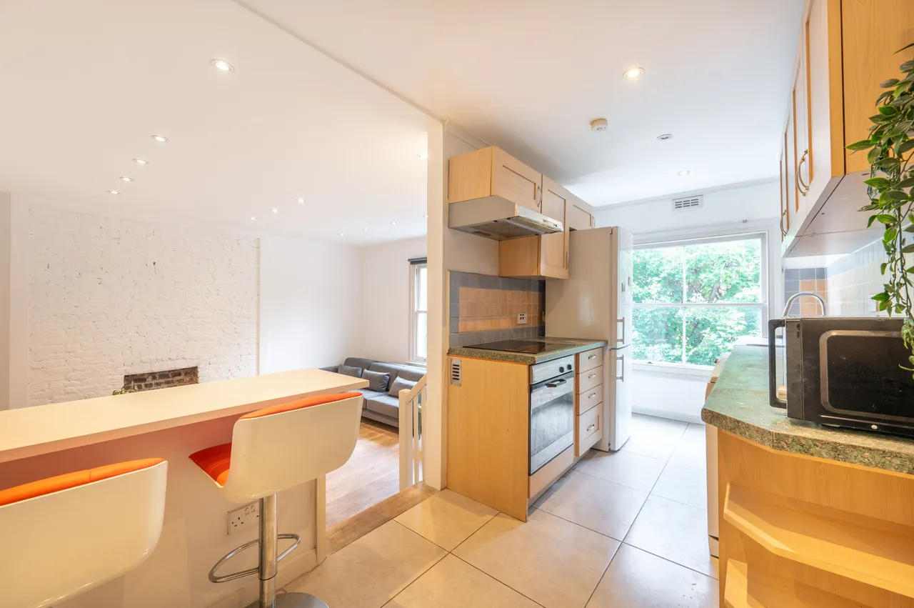 Flat D, 22 Upper Addison Gardens, London, photo 3