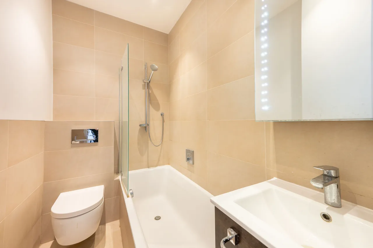 Flat D, 22 Upper Addison Gardens, London, photo 7