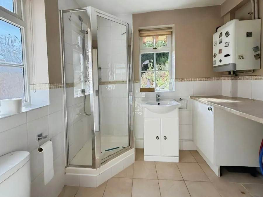 St. Lukes Road, Old Windsor, SL4, photo 9