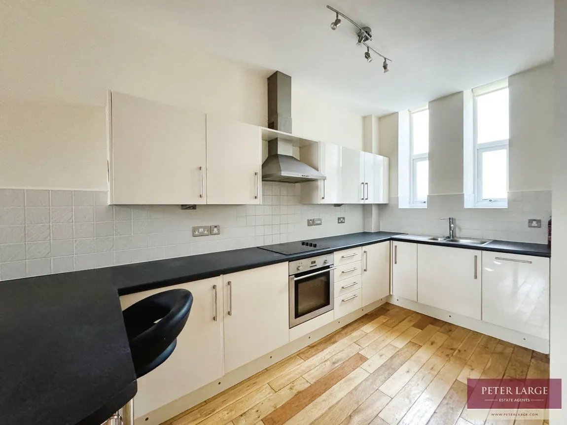 83-84 West Parade, Rhyl, Denbighshire, LL18 1HX, photo 4