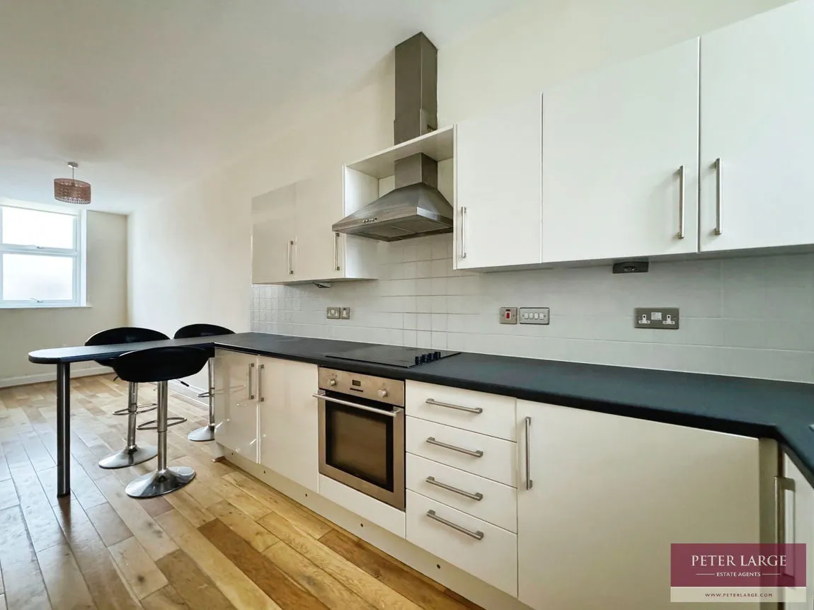 83-84 West Parade, Rhyl, Denbighshire, LL18 1HX, photo 2