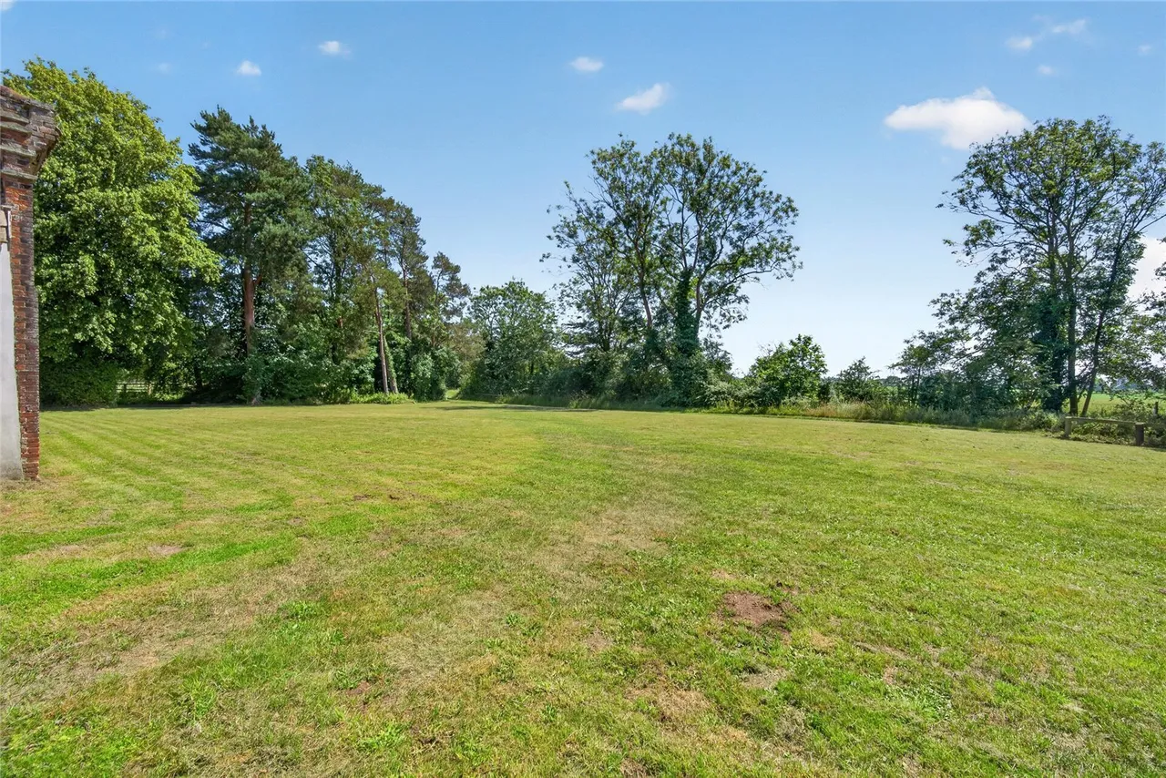 Bramfield, IP19, photo 20