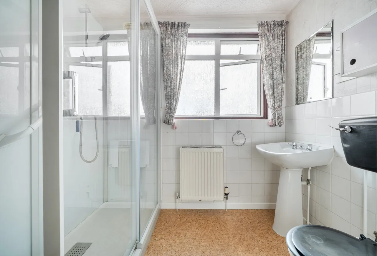 Barton Way, Gloucestershire, Up Hatherley, GL51 3QR, photo 2