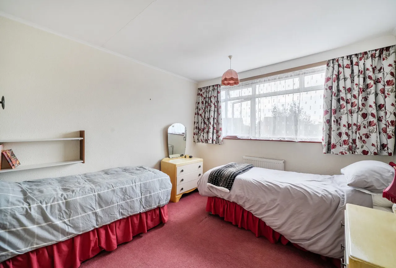 Barton Way, Gloucestershire, Up Hatherley, GL51 3QR, photo 4