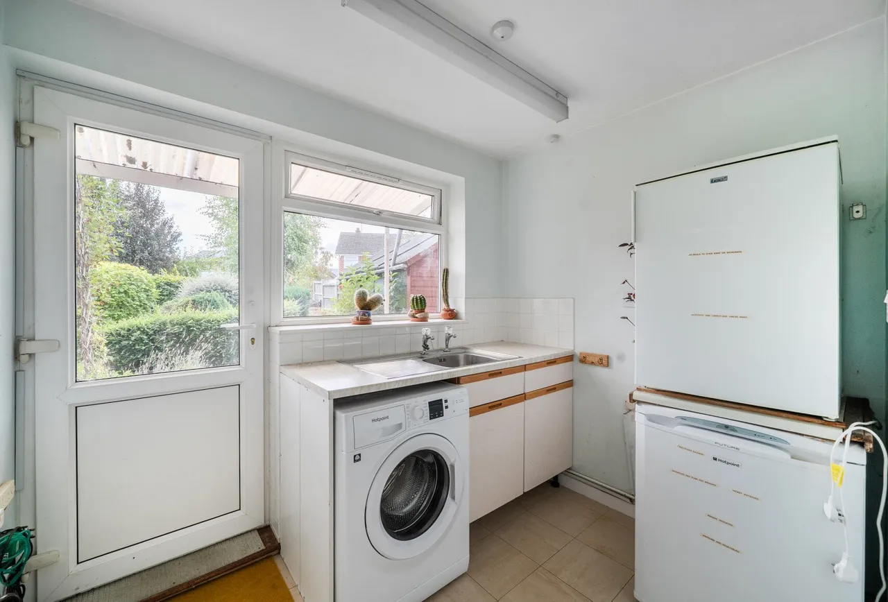 Barton Way, Gloucestershire, Up Hatherley, GL51 3QR, photo 3