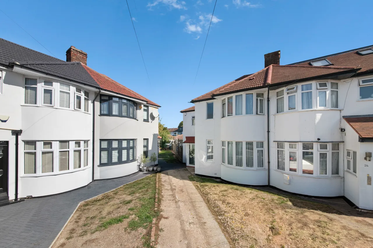 Hart Grove, Southall, UB1, photo 13