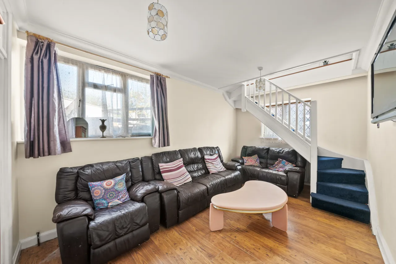 Hart Grove, Southall, UB1, photo 14