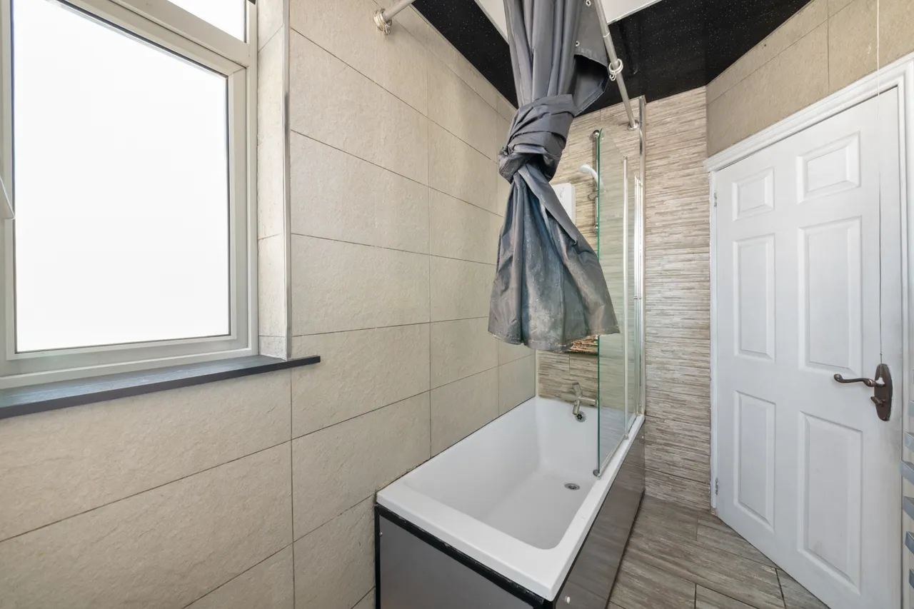 Hart Grove, Southall, UB1, photo 24