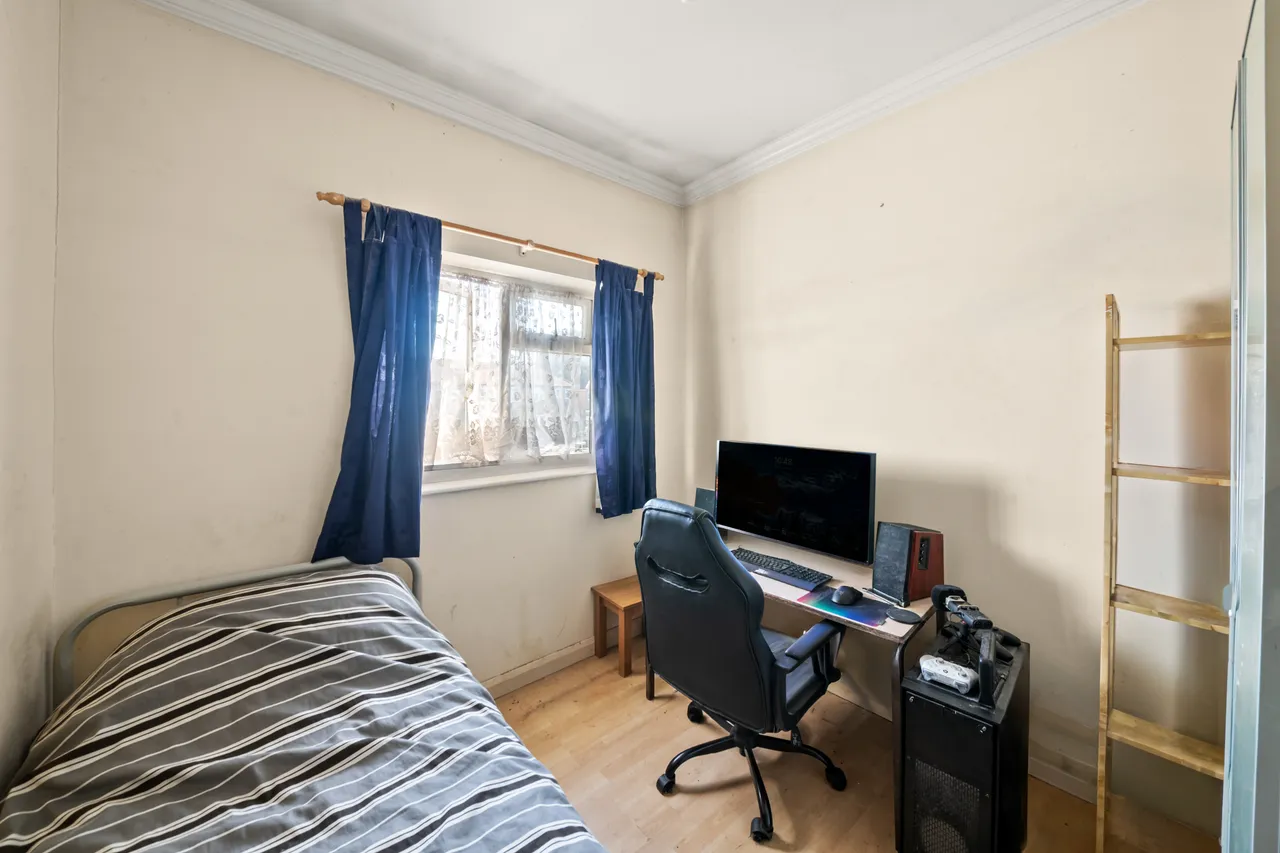 Hart Grove, Southall, UB1, photo 18