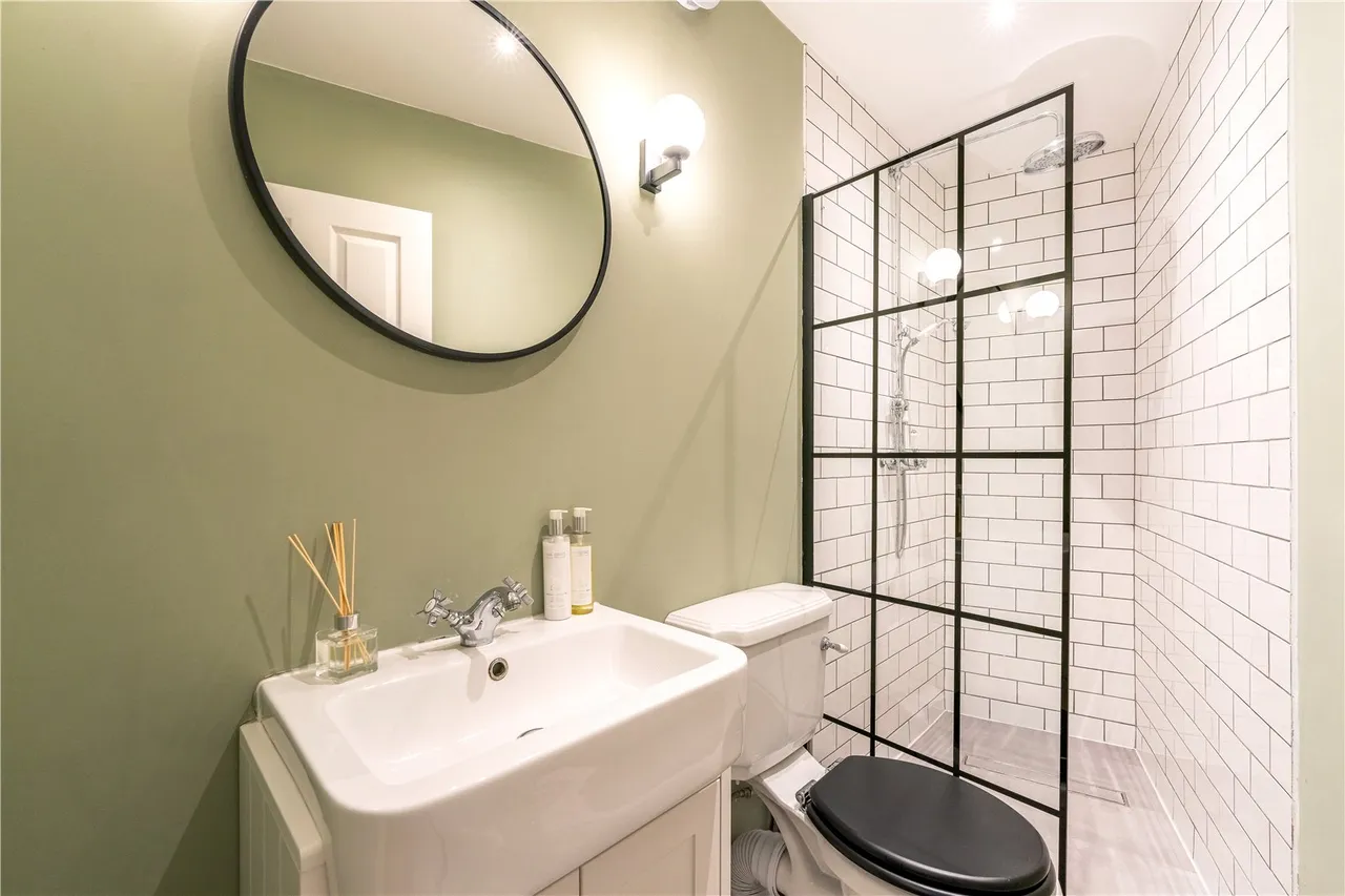 St Margaret's Grove, St Margarets, Twickenham, TW1 1JG, photo 9