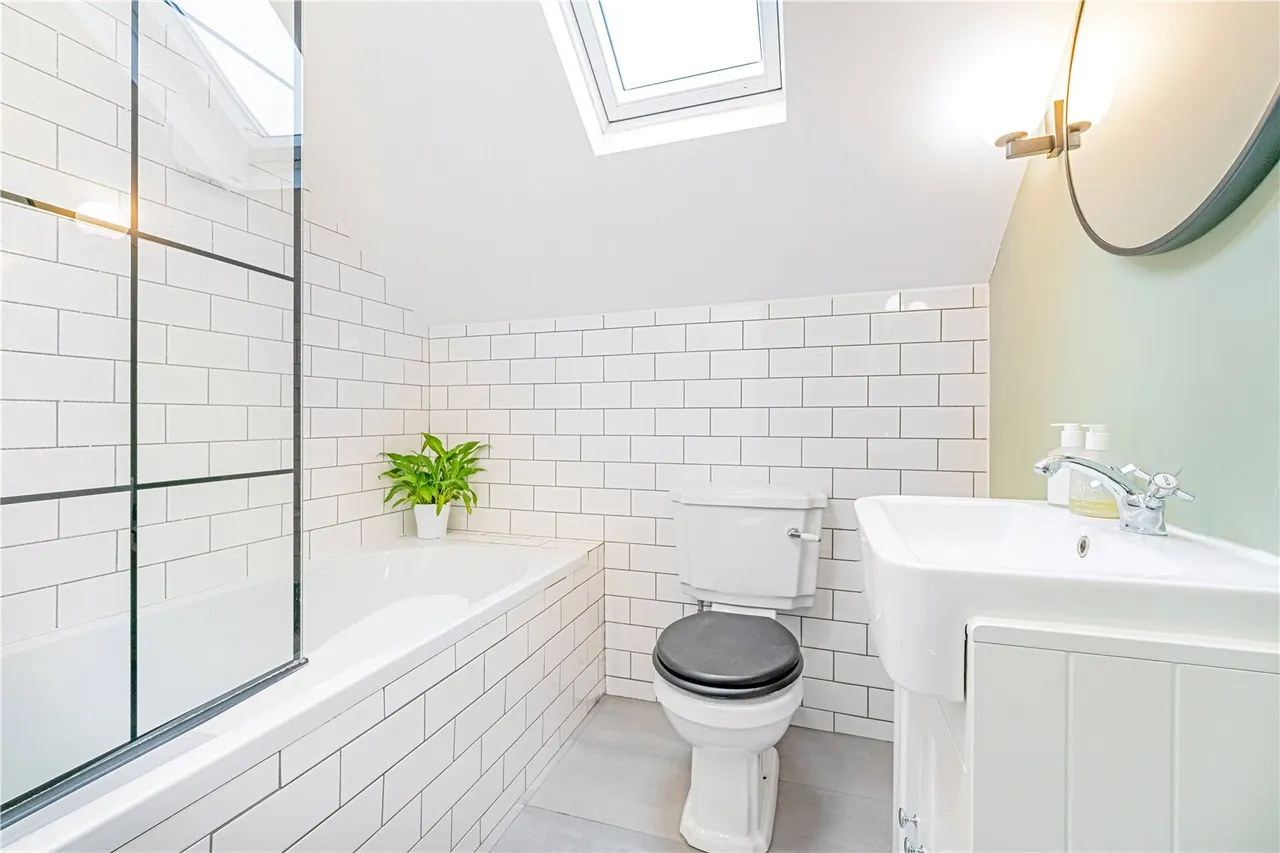 St Margaret's Grove, St Margarets, Twickenham, TW1 1JG, photo 8