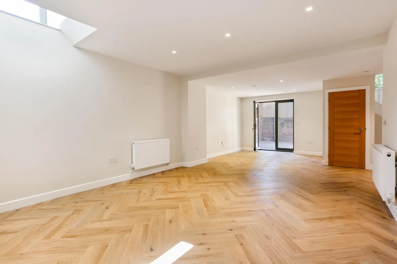 High Street, Ewell, KT17, photo 3