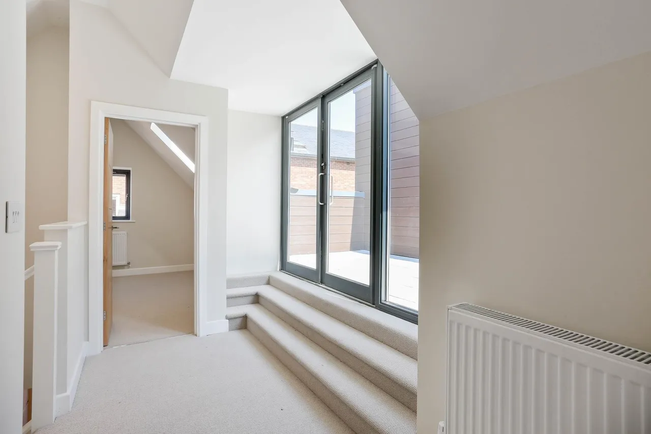 High Street, Ewell, KT17, photo 14