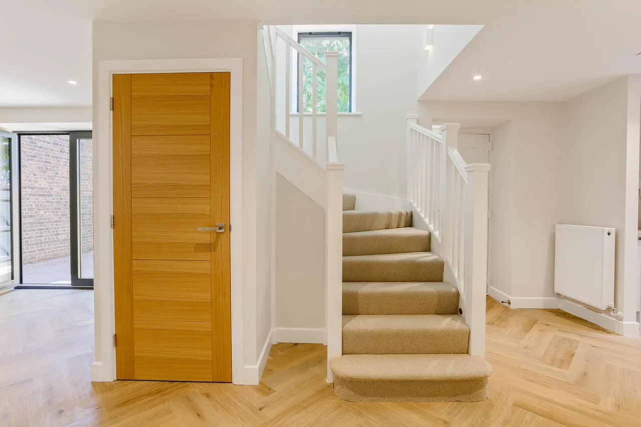 High Street, Ewell, KT17, photo 13