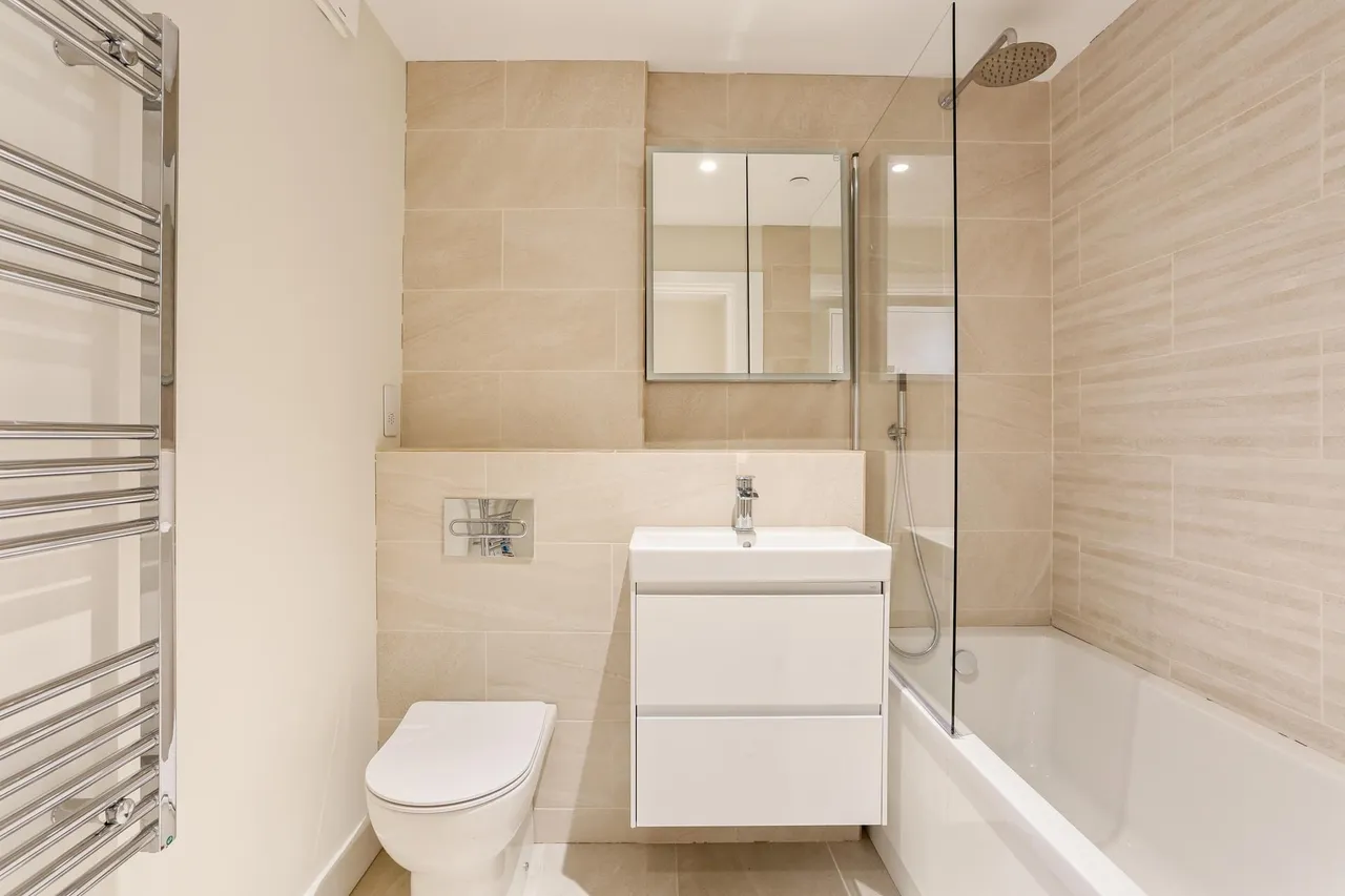High Street, Ewell, KT17, photo 8