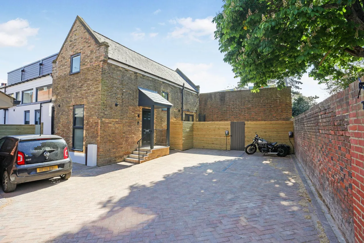 3 bed house for sale, High Street, Ewell, KT17