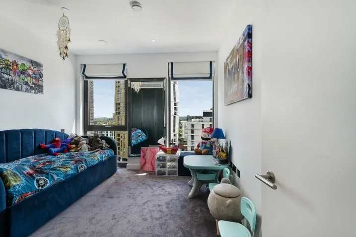 Embassy Gardens, SW11, photo 11