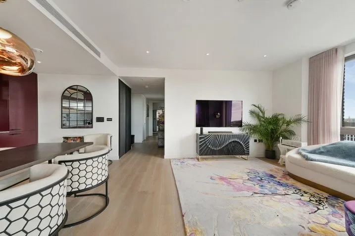 Embassy Gardens, SW11, photo 2