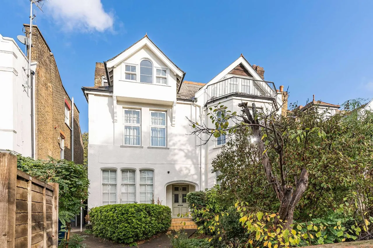 2 bed flat for sale, Madeley Road, London, W5