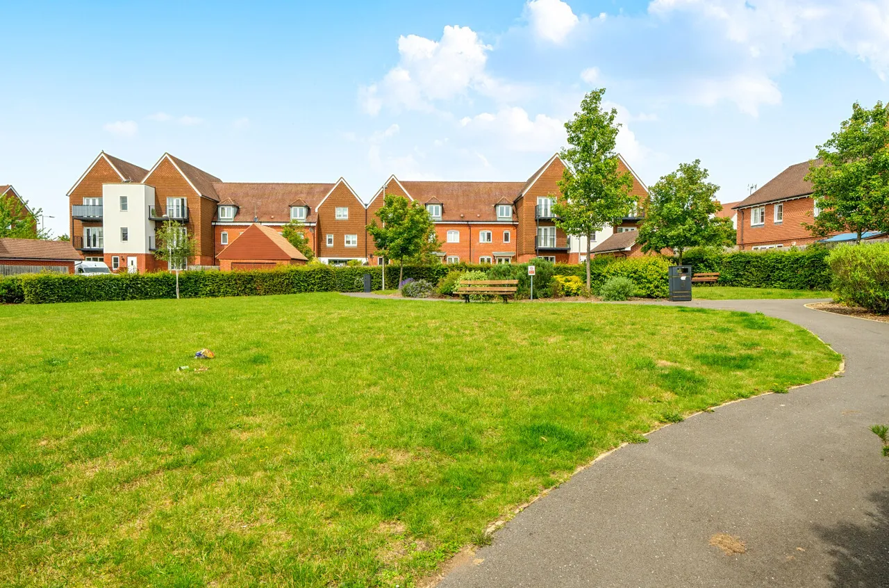 Outfield Crescent, Wokingham, Berkshire, RG40 2EU, photo 24