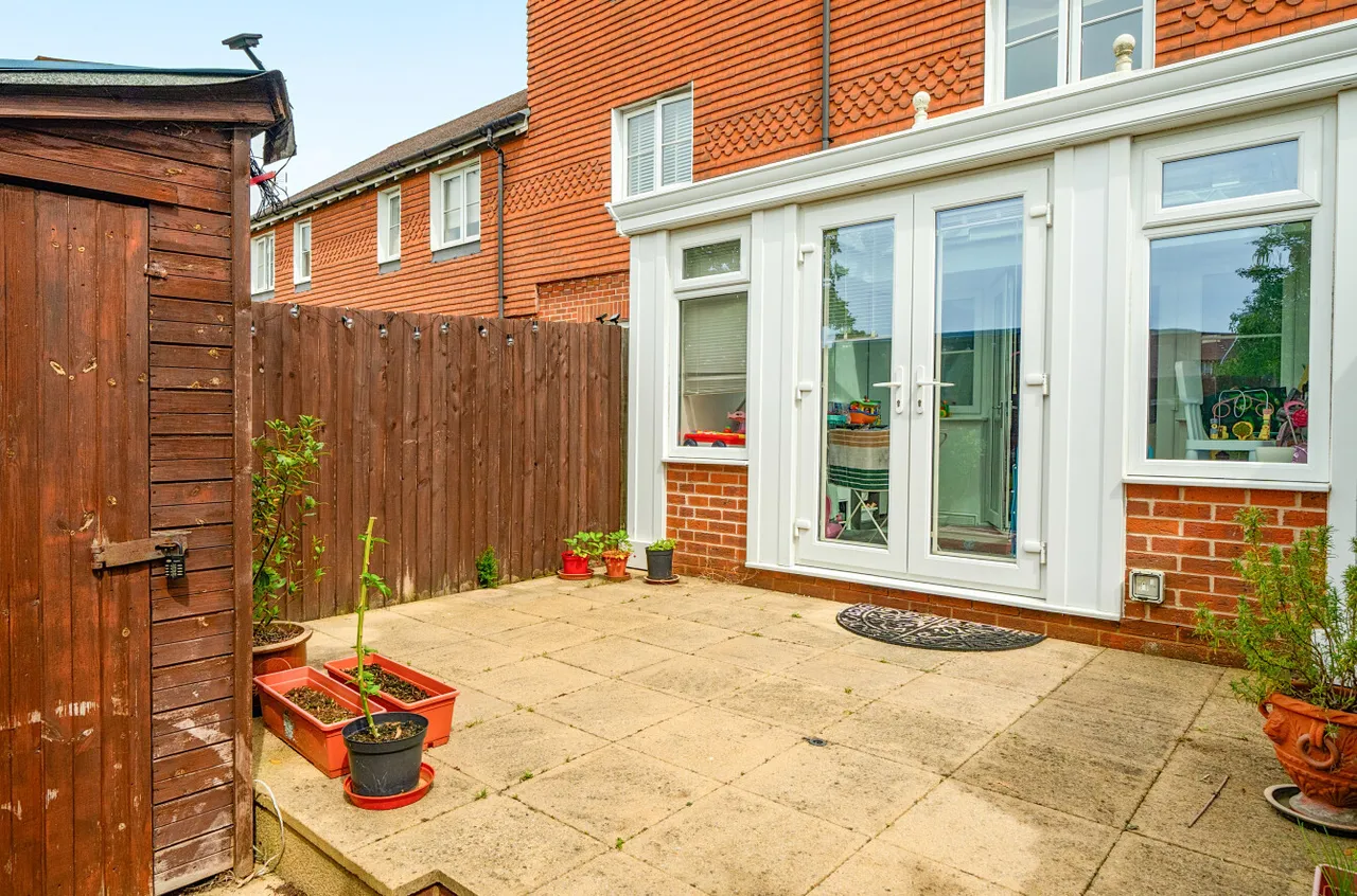 Outfield Crescent, Wokingham, Berkshire, RG40 2EU, photo 7